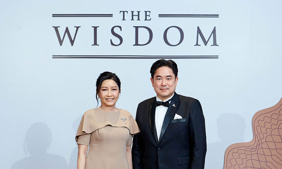 ‘เดอะวิสดอมกสิกรไทย’ ฉลองบทใหม่ของความสำเร็จ ตอกย้ำภาพลักษณ์ผู้นำธุรกิจบริหารความมั่งคั่ง พร้อมเปิดตัวบัตรดีไซน์ใหม่ ยกระดับเอกสิทธิ์สูงสุดสำหรับลูกค้ากลุ่มมั่งคั่งสูง